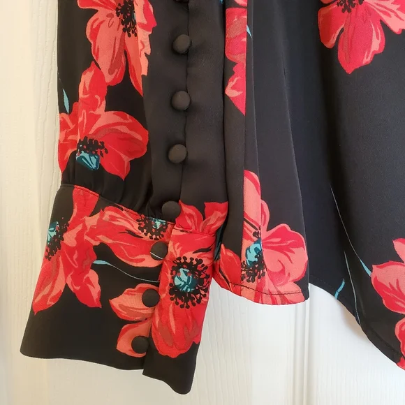 NWOT Express Floral Blouse - Picture 2 of 7